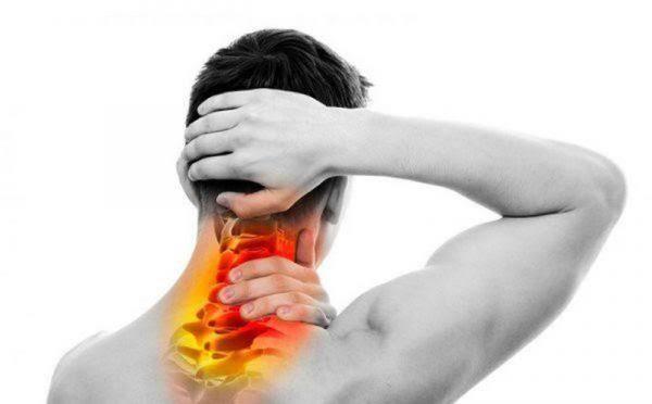 ĐAU CỔ VAI GÁY Ở DÂN VĂN PHÒNG: DẤU HIỆU CẢNH BÁO KHÔNG NÊN CHỦ QUAN